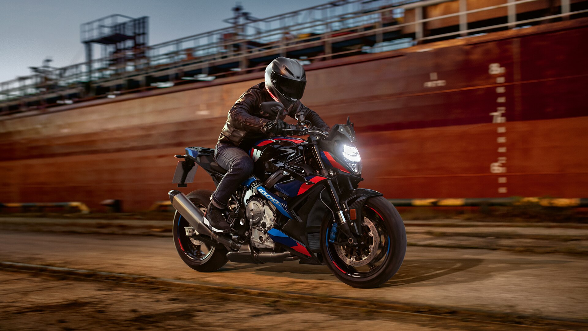 Vídeo de YouTube de la M 1000 R, la Hyper Dynamic Roadster de BMW Motorrad