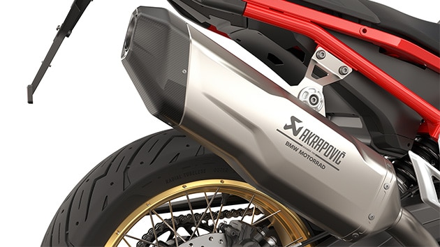 La F 900 GS de BMW Motorrad con silenciador final Akrapovič