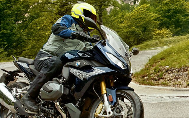 R 1250 RS en una curva