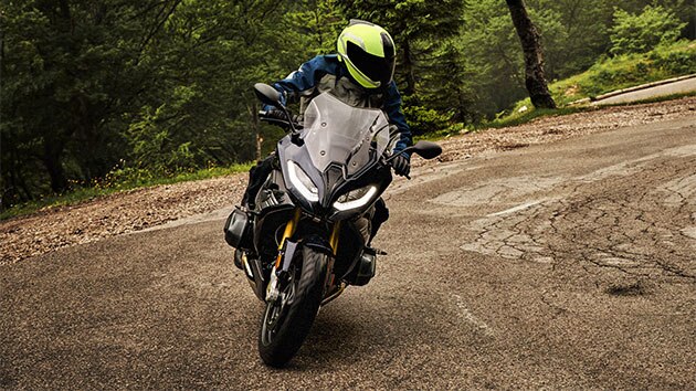 R 1250 RS en una curva