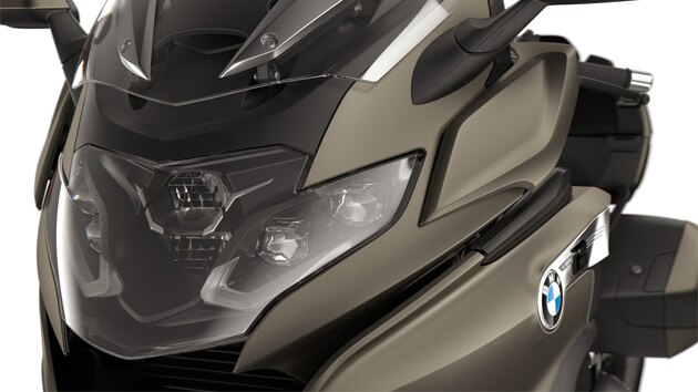 Enfoque en los faros LED.