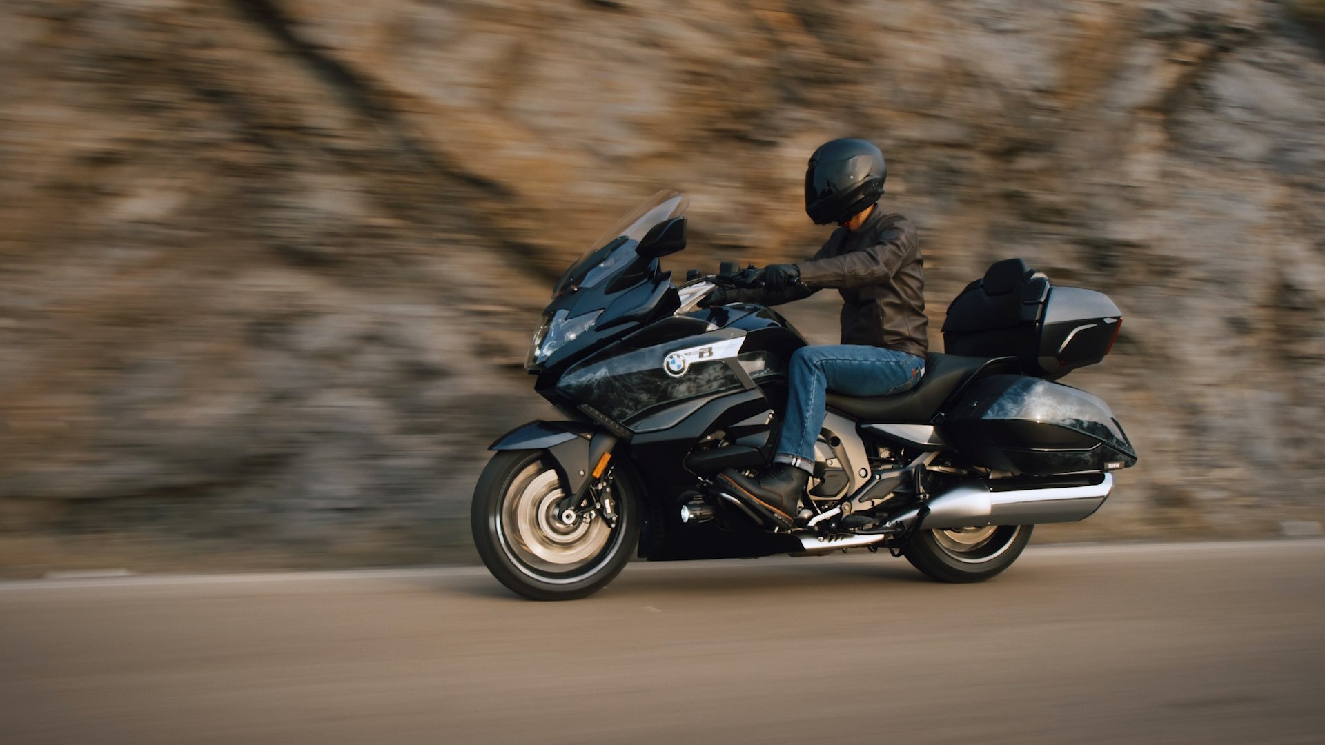 Imágenes de la K 1600 Grand America en marcha.