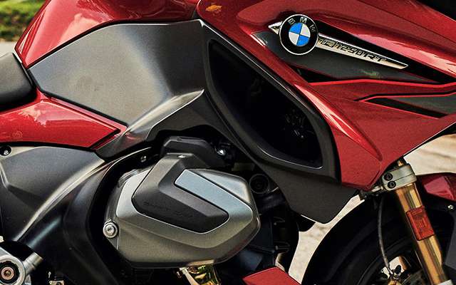 BMW R 1250 RT ShiftCam.